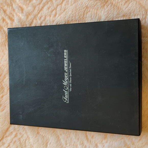 Stunning Chocolate Pearl Necklace 17in. - Picture 8 of 8